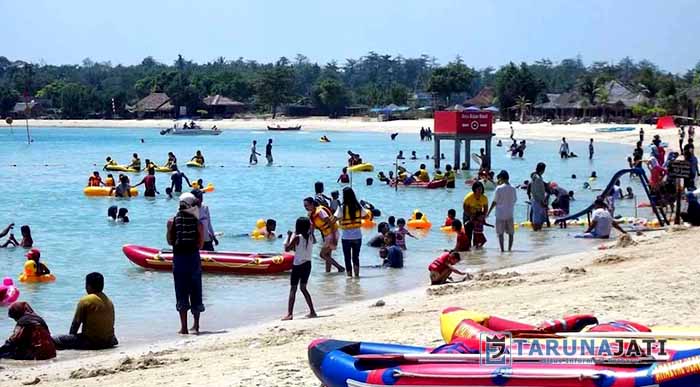 jam operasional pantai bandengan